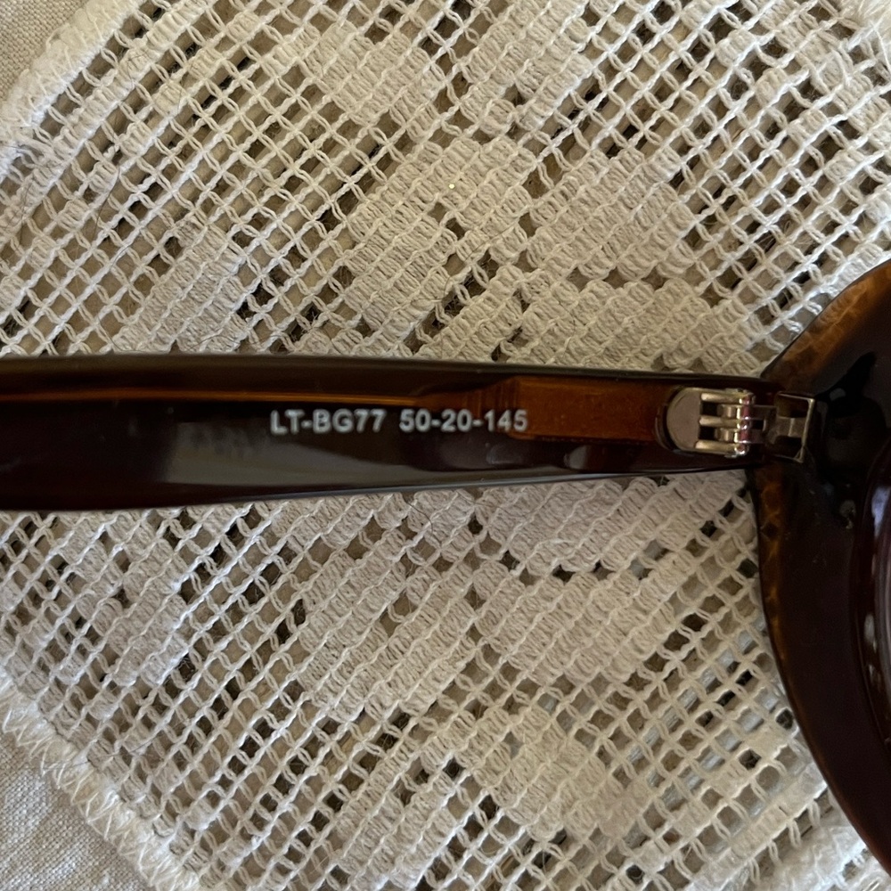 Diff Eyewear Olivia Tortoiseshell Oval Sunglasses… - image 4